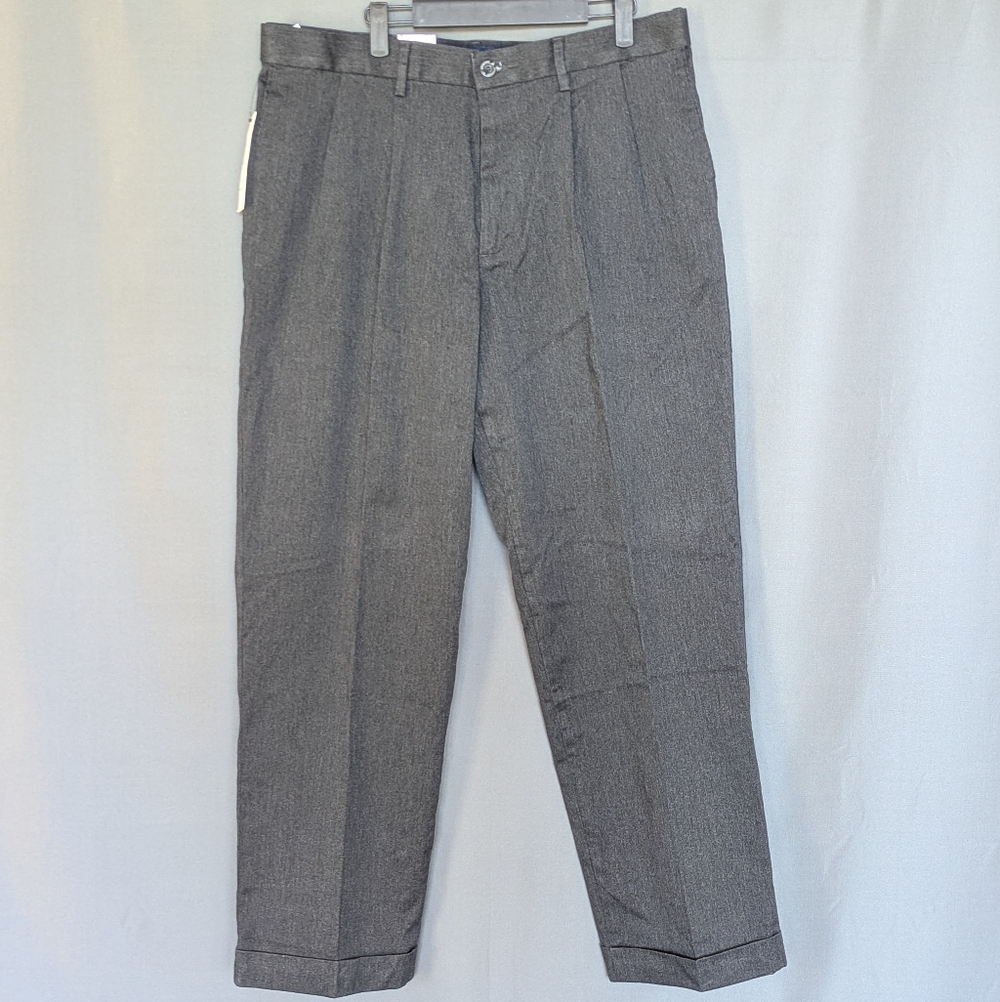 Dockers Comfort Khaki Relaxed Fit Pleated Stretch Pants – 36x32 – Charcoal